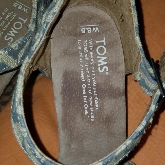 Shoes - Picture 3 of 4